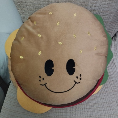 Decorative pillow like new, assembly with scratch, ideal for kids' room