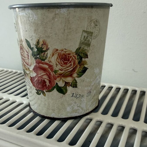 Vintage Victorian bucket pot vase decor, like new