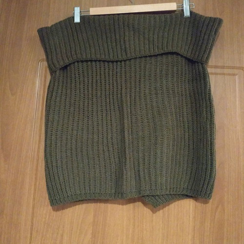 Knitted accessory new with wooden buttons