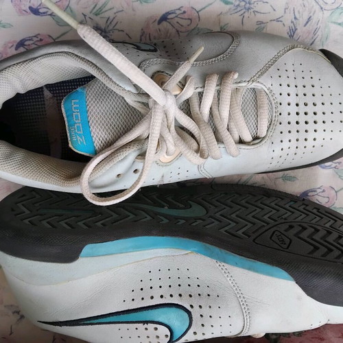 Nike Zoom athletic shoes like new, white and turquoise