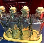 Vintage Σετ 5 τμχ. από 4 Μπουκάλια κουζίνας γυάλινα με πώμα φελλού και ξύλινη βάση..Αμεταχείριστα!