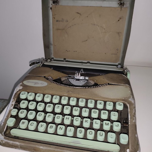 Hermes Baby vintage typewriter used, untested, French AZERTY keyboard
