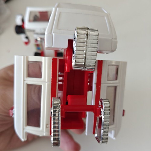 Transformers Diaclone Ambulance Ratchet used with accessories