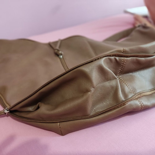 Hobo shoulder bag like new, brown olive color, 32cm height, 55cm length