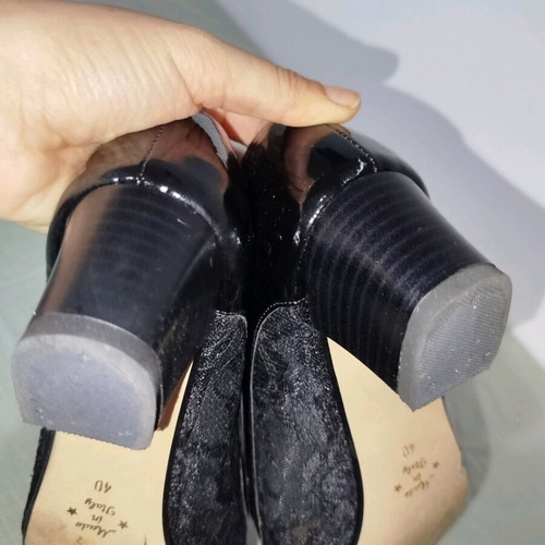 Adam's Shoes Size 40 Black Like New