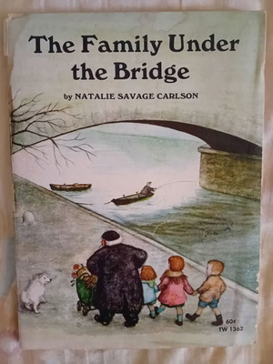 Παιδικό βιβλίο The Family Under the Bridge vintage μεταχειρισμένο, αγγλικό