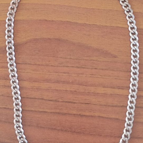 Necklace chain like new, silver color
