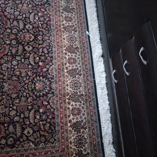 Wool rug like new