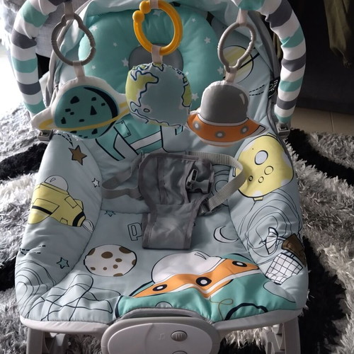 Moni Space Electric Baby Relax Space Tour with Music and Vibration up to 9kg like new