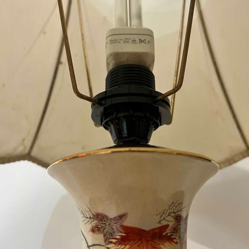 Table lamp with ceramic base in Asian style used, 65x42 cm