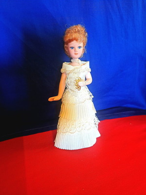 Collectible porcelain doll Lady Windermere from Deagostini 2000, like new