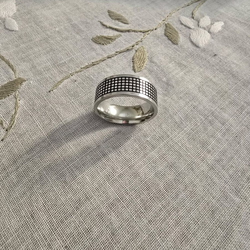 Men's rings like new, pack of 8, black and gray