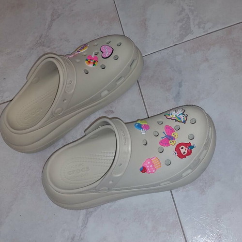 Crocs Classic Crush Clog size 41 like new, beige with Jibbitz charms