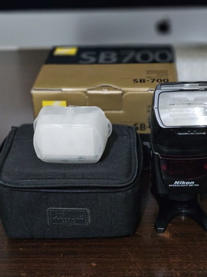 Nikon SB-700 Speedlight flash