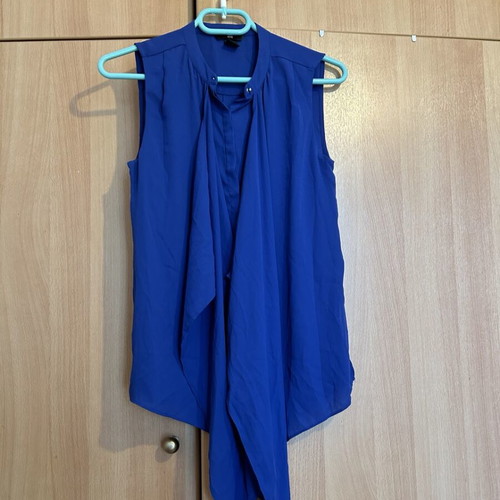 H&M Sleeveless Blouse Medium Like New Blue With Buttons