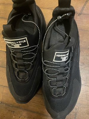 Kendall + Kylie athletic shoes like new, size 37, black