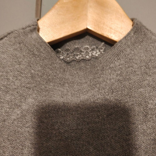Grey mini fitted dress with beautiful texture and beret gift