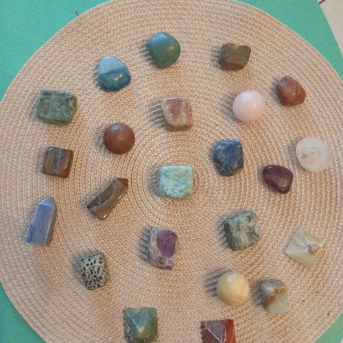 Pack of 23 natural semiprecious stones and crystals (tumbled stones)