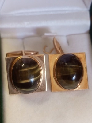 Gold cufflinks used, 18k tiger's eye, total weight 18.4g