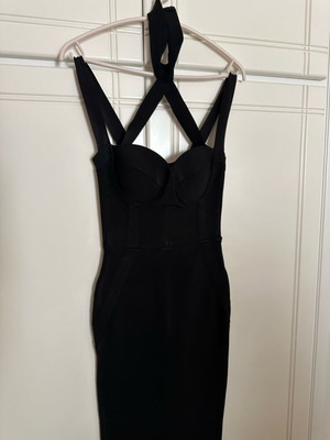 Women's midi dress tight black like new, crepe fabric
