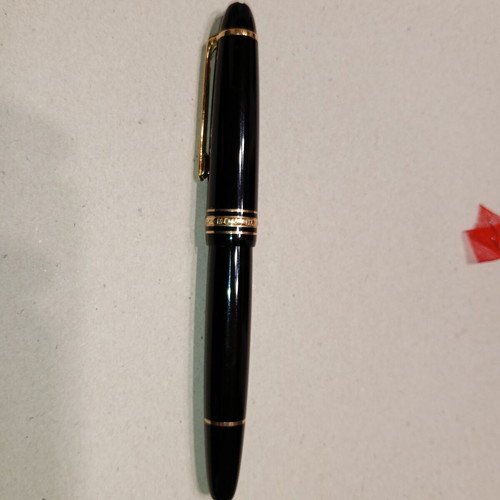 Mont Blanc Meisterstuck pen with authentic case used