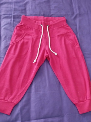 Body Talk pink capri pants like new, size S