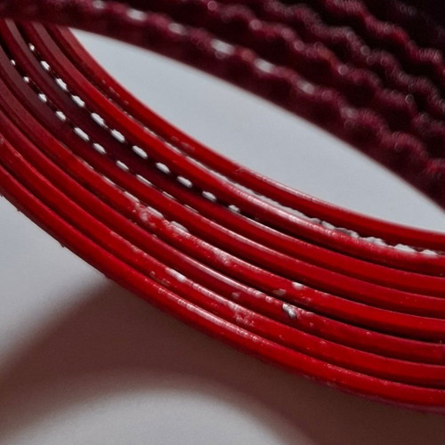 Set of red bracelets like new with wavy design, 8 pieces