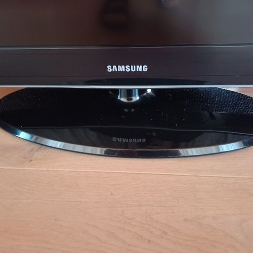 Samsung 32 Inch Full HD TV with New Cosmote Skyworth HY4415 Box