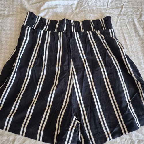 H&M short shorts used, size S, black and white