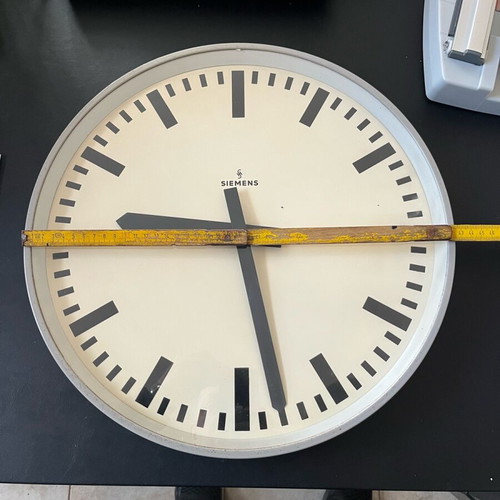 Siemens 220v wall clock analog used from 1960