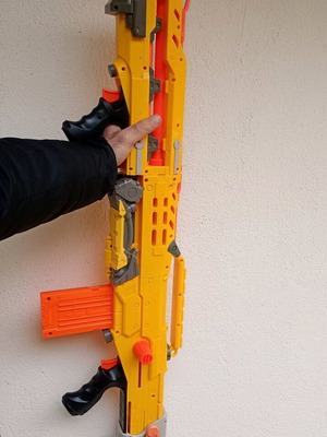 Nerf N-Strike Longshot CS-6 употребяван с пълнител без стрели
