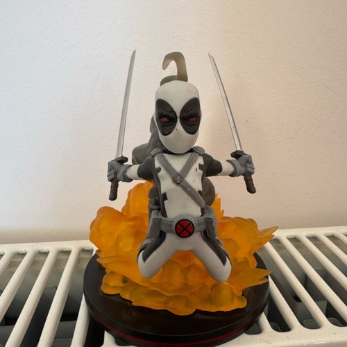 Marvel Deadpool Q-Fig figure like new Loot Crate exclusive