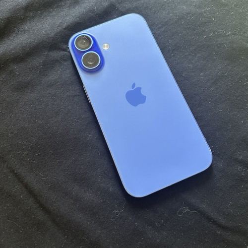 Apple iPhone 16 blue, 128GB, cracked camera lens