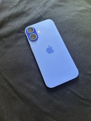Apple iPhone 16 blue, 128GB, cracked camera lens