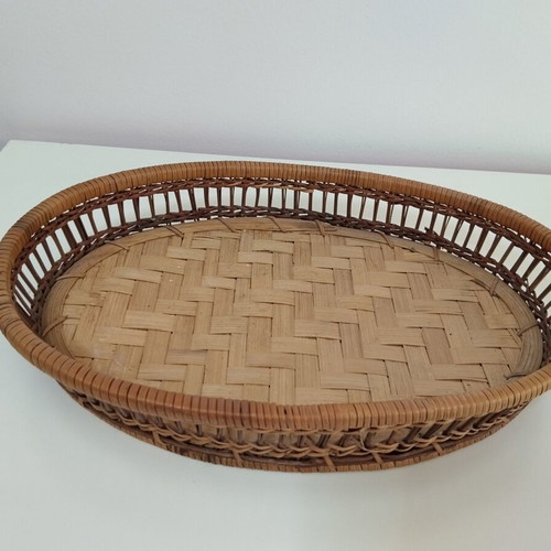 Baskets set of 2 like new, one with handle and one oval