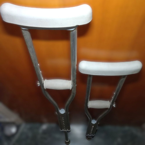 Aluminum children's crutches adjustable height like new