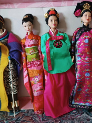 Barbie princesses like new, set of 4 dolls
