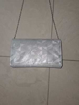 Shoulder bag silver like new with removable chain and magnetic closure