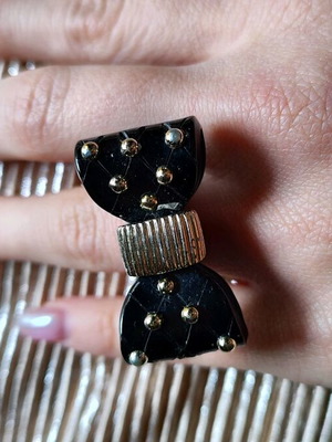 Bow Plastic Ring used, black