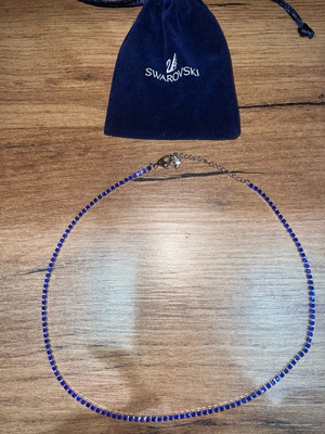 Swarovski necklace like new, blue