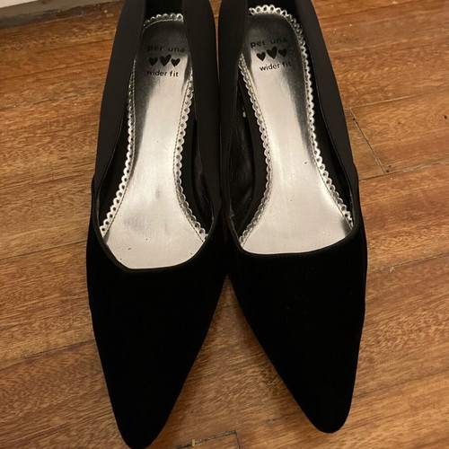 Marks & Spencer low heel pumps like new, size 40.5, black