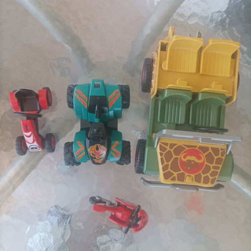 Playmobil cars pack of 4 in very good condition with gift figures