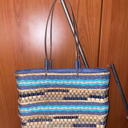 Beach bag like new, shoulder type, beige and blue