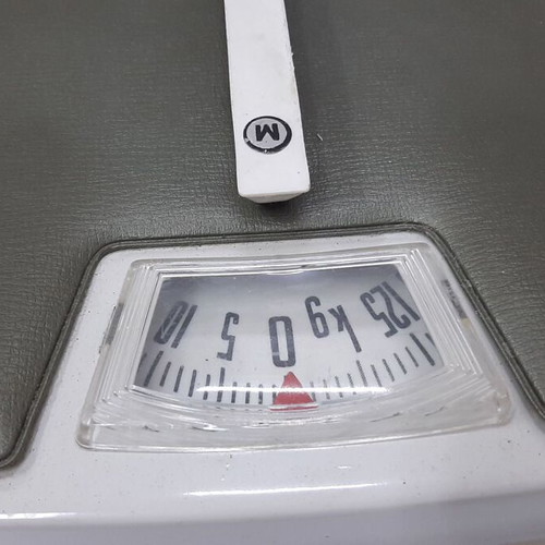 Vintage mechanical scale used, 125 kg capacity, large platform, analog display