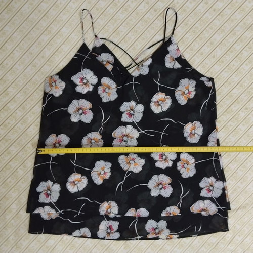 Sleeveless women's top medium with floral design, like new