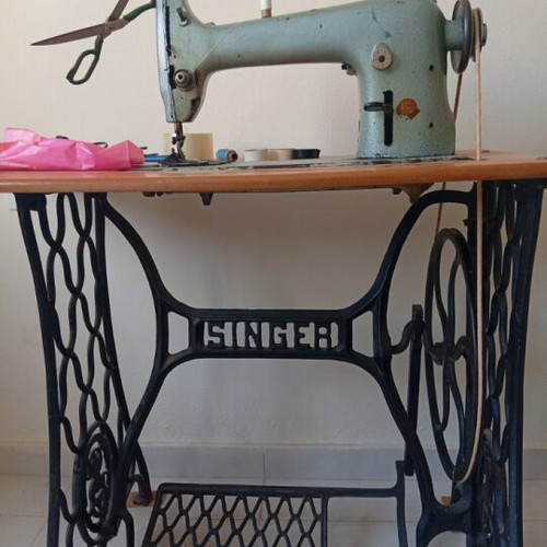 Singer sewing machine used, industrial, 1947