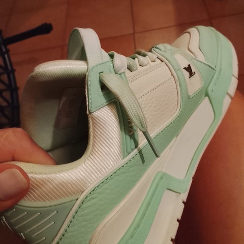 Louis Vuitton Trainer Sneakers mint green and white, like new, size 39