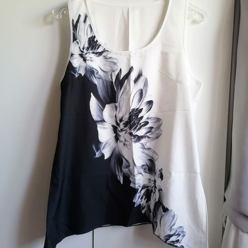 Sleeveless blouse size M, black and white with floral print