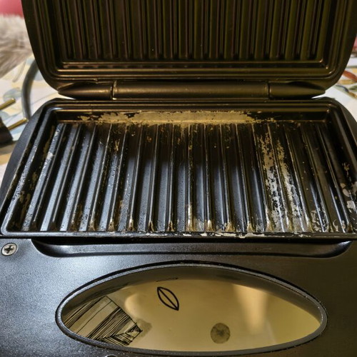 Philips sandwich toaster used 700W