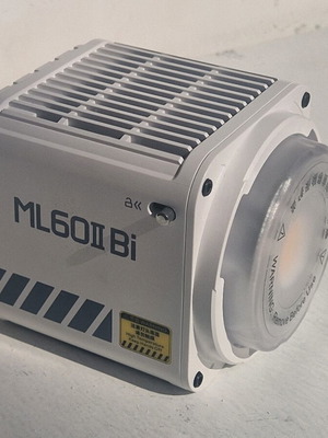 Godox ML60 II with Fresnel Lens L36 and accessories like new